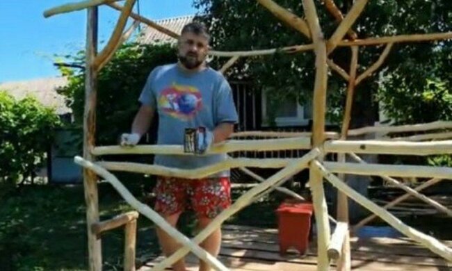 "Золотые руки": актер "Варьяты-шоу" учит поклонников мастерить настоящие деревянные шедевры