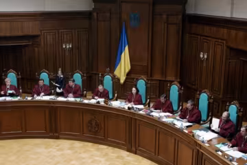 Конституційна комісія вирішить долю Криму