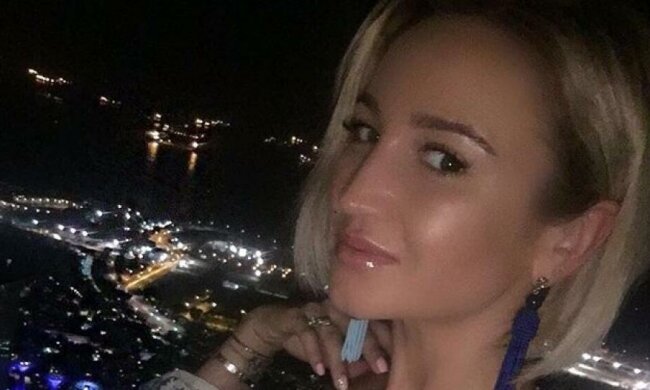 Бузова затьмарила красу Сінгапуру в яскравому бікіні 