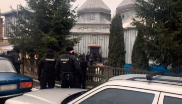 На Буковині злодії запустили руки в кишеню до Бога - "Усе, що несли люди... "