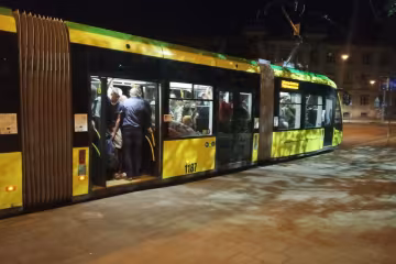 "Голі" львів'яни показали, чого не можна робити в пік пандемії