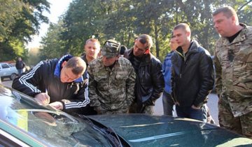 Обманутые бойцы батальона "Чорний ліс" перекрыли дорогу на Кировоградщине (фото)