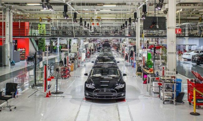 Ілон Маск знайшов вихід з "виробничого пекла"