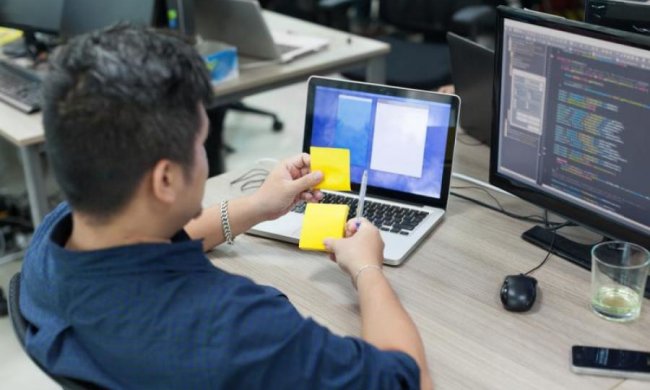 Айтишники бегут из Украины: озвучены масштабы катастрофы