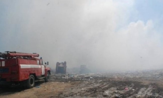 Сміттєзвалище в Грибовичах горить другу добу