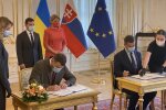 Україна і Словаччина підписали угоду, що розблокує аеропорт "Ужгород", фото твиттер