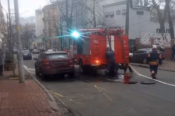 В центре Киева горел цветочный магазин (фото, видео)