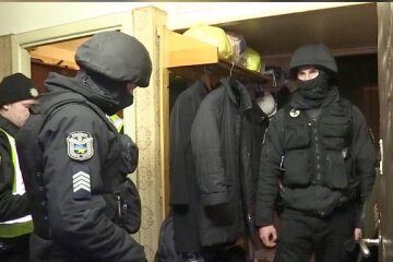 Помстився за батька: в Києві неадекват зрешетив чоловіка та залишив помирати
