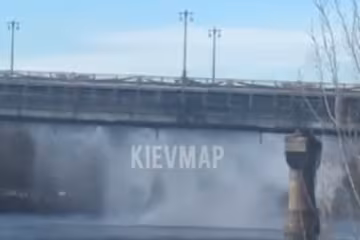 НП на мосту Патона в Києві, скріншот відео Kievmap