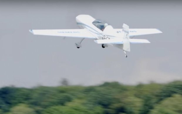 Прототип электрического самолета установил два мировых рекорда скорости во время первого полета