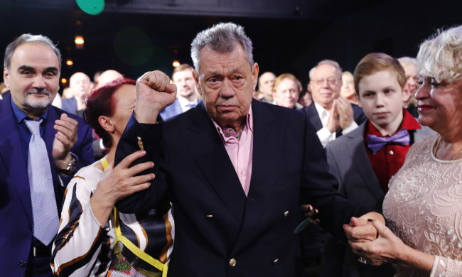 Випити час – гіп-гіп-ура: вдова Караченцова влаштувала гучну вечірку