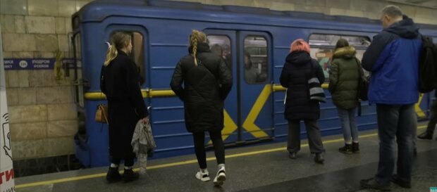 Метро в Києві, фото: скріншот з відео