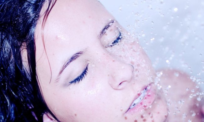 Прихована загроза: які небезпечні бактерії живуть у вас в душі