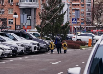 Українці, авто, фото із соцмереж