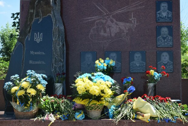 памятник героям Донбасса, фото с Facebook