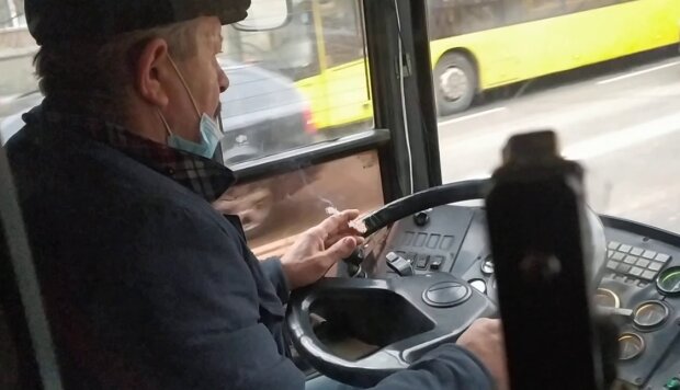 Водій автобуса, скріншот: YouTube