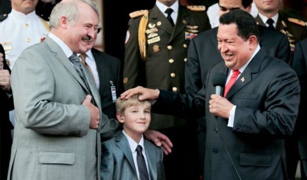 Молодший син Лукашенка збентежив світові ЗМІ