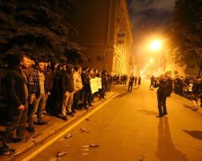 Атака Росії в Керченській протоці: до посольства у Москві зігнали військових, перші кадри