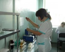 Почалося? Українець знайшов під шкірою 15-сантиметрового монстра