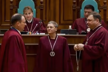 Звідки гроші, Ваша честь? Чоловік-пенсіонер судді КСУ купив елітну квартиру