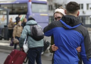 Виїзд молоді за кордон. Фото з відкритих джерел