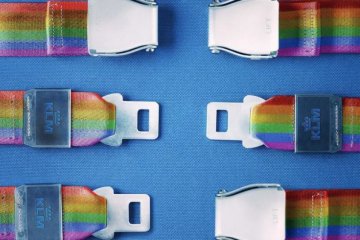 Авіакомпанія втратила клієнтів через рекламу ЛГБТ