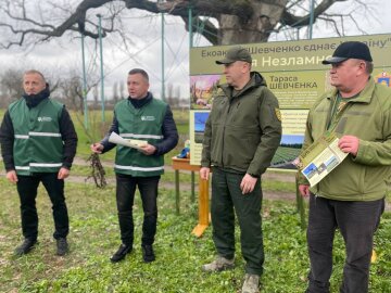 Держекоінспекція провела висадку дубів в рамках програми президента