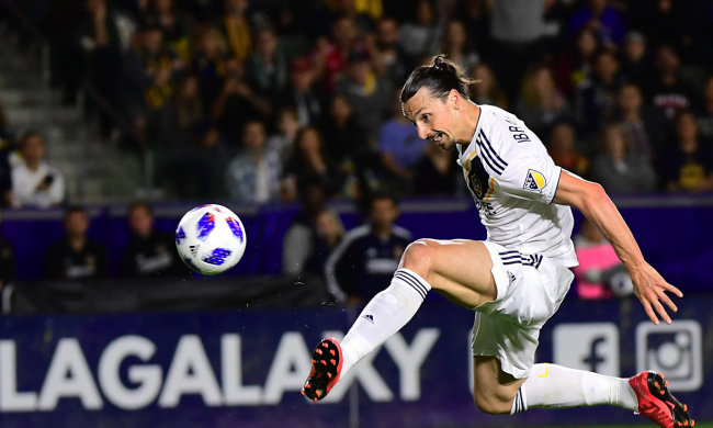 Ібрагімович вийшов на хокейний майданчик і всі отетеріли: відео