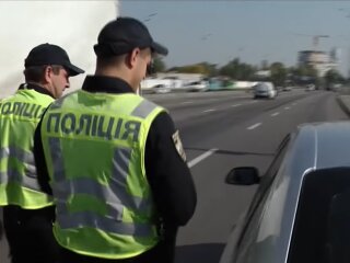 Поліція, кадр з відео