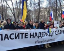 В Москві кричать “Cлава Україні!” і співають гімн (фото)