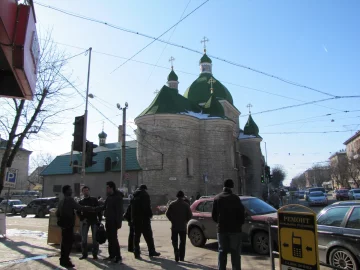 Безбожну бійку тернопільських священиків показали зсередини храму: відео