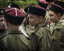 Движение "тупорылые родители": оккупанты придумали новый способ вербовки