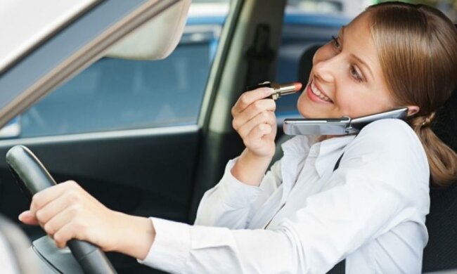 Последствия разговоров по телефону за рулем ошеломили водителей (ВИДЕО)