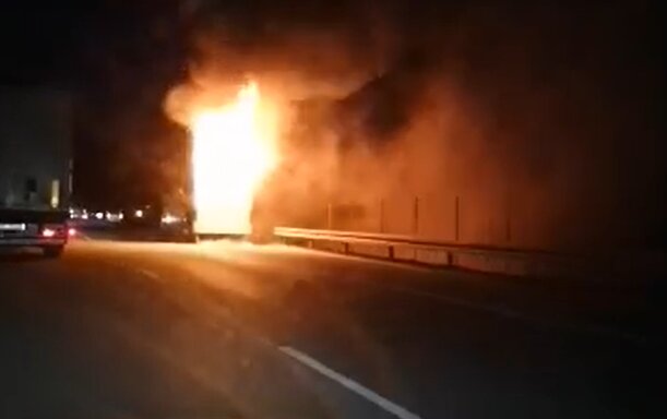 В Польше загорелся украинский автобус, скриншот: Facebook