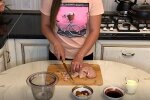 Приготування домашньої ковбаси, скріншот відео