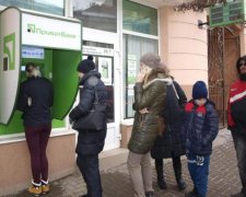 Приватбанк перестал работать: первые подробности