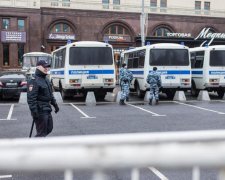 Росгвардія "пакує" активістів у центрі Москви десятками