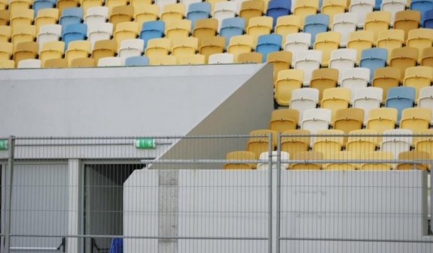 Перед матчем сборной поле «Арены Львов» оградили решетками 