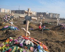 Новые кладбища на окраинах Луганска