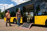 Водители общественного транспорта на тренинге по безбарьерности