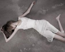 Мумія перетворилася на кулю: молода українка відчайдушно бореться з анорексією