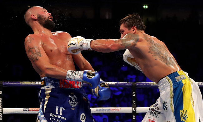 Усик согласовал дату и условия дебютного боя в супертяжелом весе