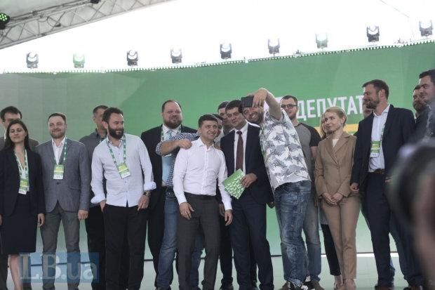 Зеленский душевно поздравил нового премьер-министра: "С нетерпением жду встречи"