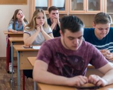 Старшокласники. Фото: скрін YouTube