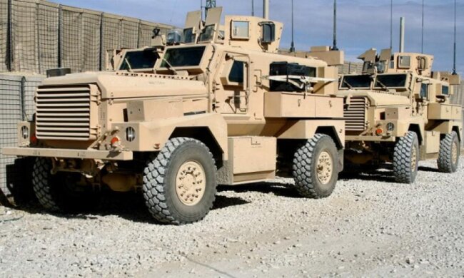 США надасть Україні броньовані автомобілі та безпілотники