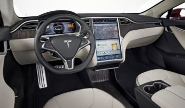 Tesla порадує шанувальників технічними новинками