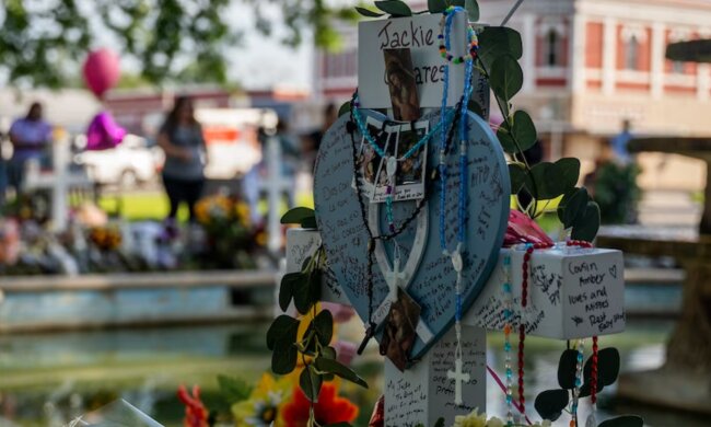 Место памяти погибших учеников и учителей / фото: ABC