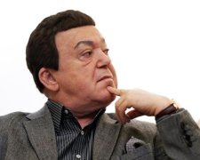 В вышиванке и с Кобзарем: как Кобзон границу Украины пересекал