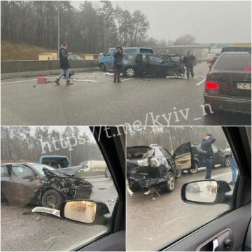 Під Києвом на трасі зіткнулося сім автомобілів, фото: Київ зараз