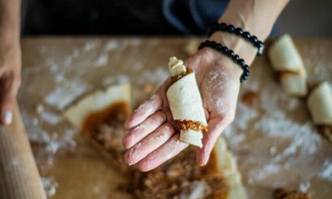 З кислими абрикосами вийде чудова випічка - простий рецепт рогаликів до чаю